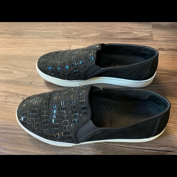 Gianni Bini Black Slip-On Platforms - Picture 3 of 3